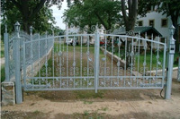hekken, metalen poorten